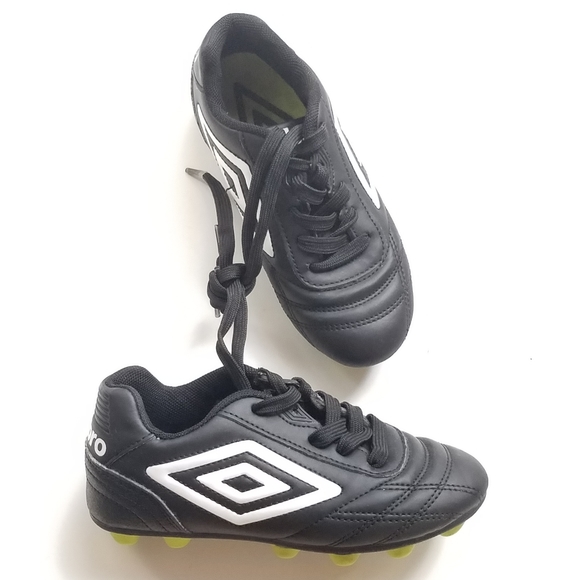 boys size 11 soccer cleats